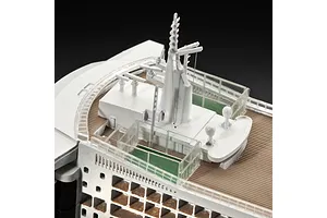 Revell 1/700 Queen Mary 2 Passenger Ship Scaled Plastic Model Kit image 69825