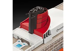 Revell 1/700 Queen Mary 2 Passenger Ship Scaled Plastic Model Kit image 69826