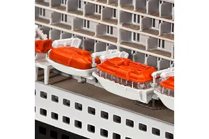 Revell 1/700 Queen Mary 2 Passenger Ship Scaled Plastic Model Kit image 69828