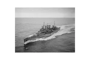 Trumpeter 1/700 HMS Kent Scaled Plastic Model Kit image 71151