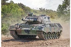 Italeri 1/35 Leopard 1 A5 Tank Scaled Plastic Model Kit image 78244