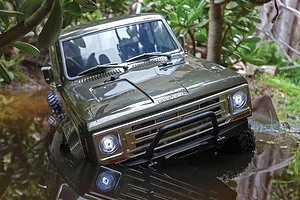 Element RC Enduro Sendero HD Trail Truck RC Rock Crawler Electric 4WD 1/10 Scale RTR - Titanium image 80112