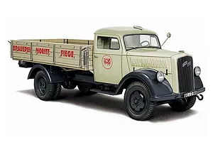 Italeri 1/24 Opel Blitz Classic Truck Scaled Plastic Model Kit image 81447