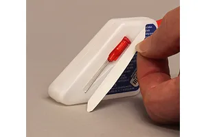 Deluxe Materials Precision Plastic Glue w/ Needle Applicator 25g image 93034