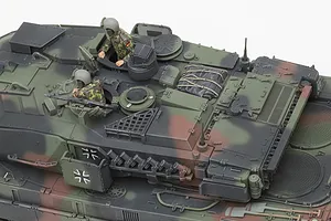 Tamiya 1/35 Leopard 2 A7V Tank Scaled Plastic Model Kit image 93848