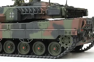 Tamiya 1/35 Leopard 2 A7V Tank Scaled Plastic Model Kit image 93850