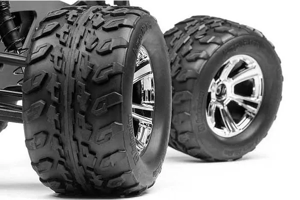 Huge All-Terrain Tyres for Go-Anywhere Capability