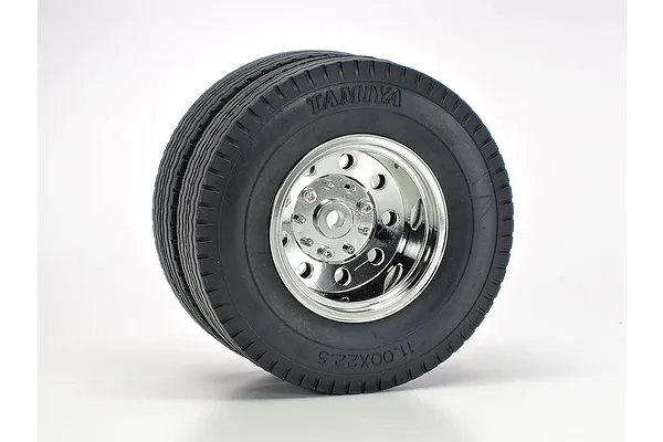 Chrome-Finished Double Rear Tyres