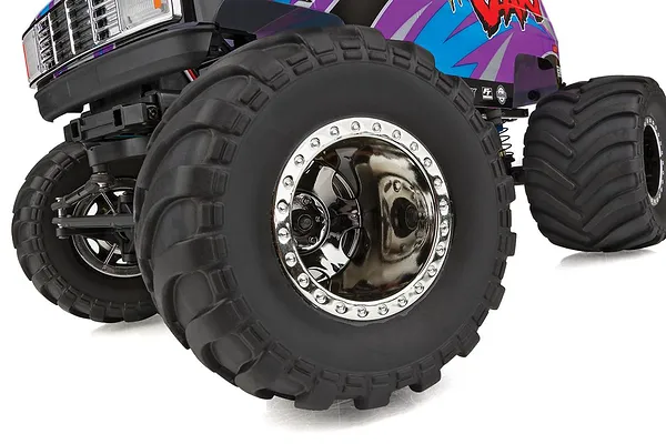 Realistic Chrome Wheels With Chevron Style Tyres