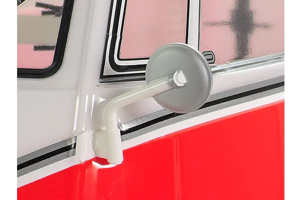 Product photo 2 — wheels and chassis detail