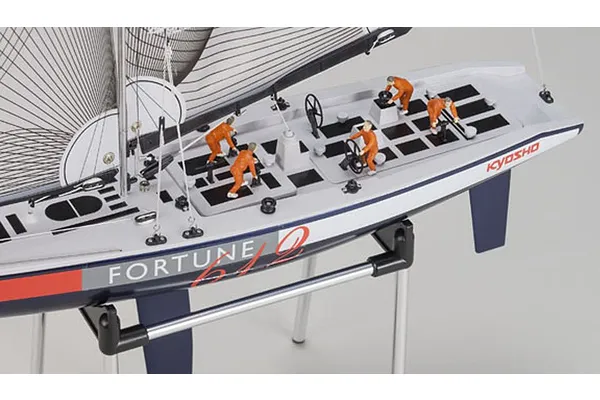 Kyosho Fortune 612 III — assembled yacht overview