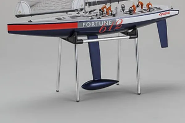 Kyosho Fortune 612 III — deck or keel detail