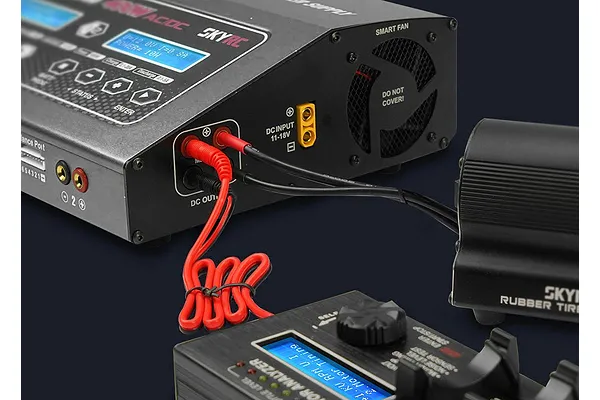 SkyRC D400 — DC power supply feature