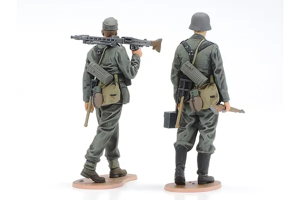Machine Gunner and Ammo Carrier