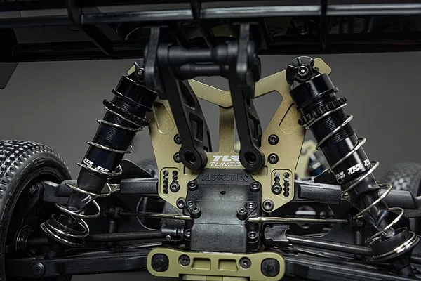 Rear lower suspension arm geometry adjustment