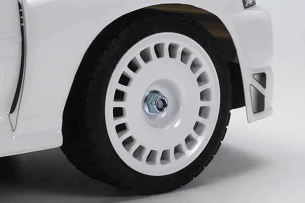 Rear mini wing and white dish wheels