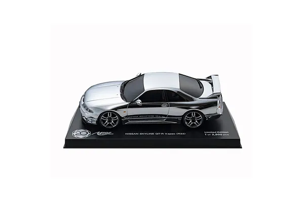 Nissan Skyline GT-R R33 Chrome Silver body set with pedestal