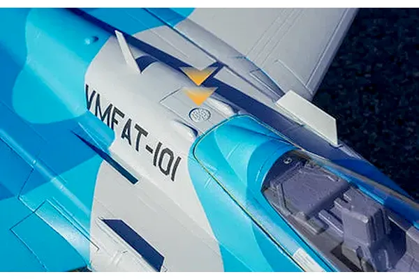 Cockpit Buckle-Style Design