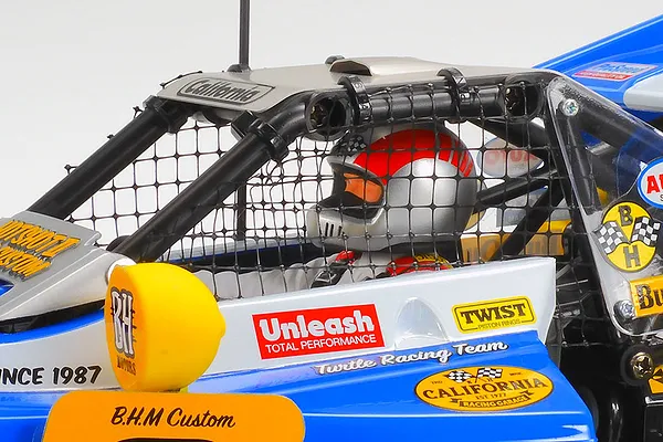 Realistic Driver & Roll Cage Detail
