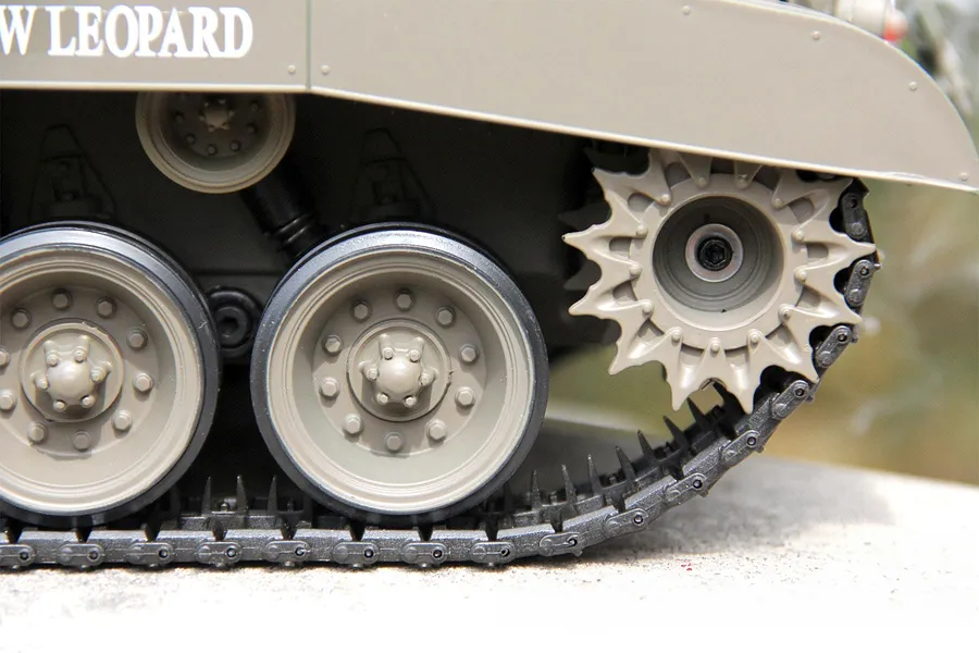 Heng Long 1/16 USA M4A3 &amp;quot;Sherman&amp;quot; &amp;amp; USA M26 &amp;quot;Pershing&amp;quot; Tanks - WWII Allied Bundle image 140348