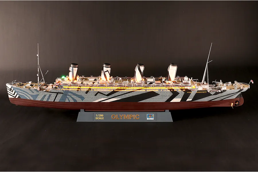 Trumpeter 1/200 Olympic and Britannic Light Set image 108462