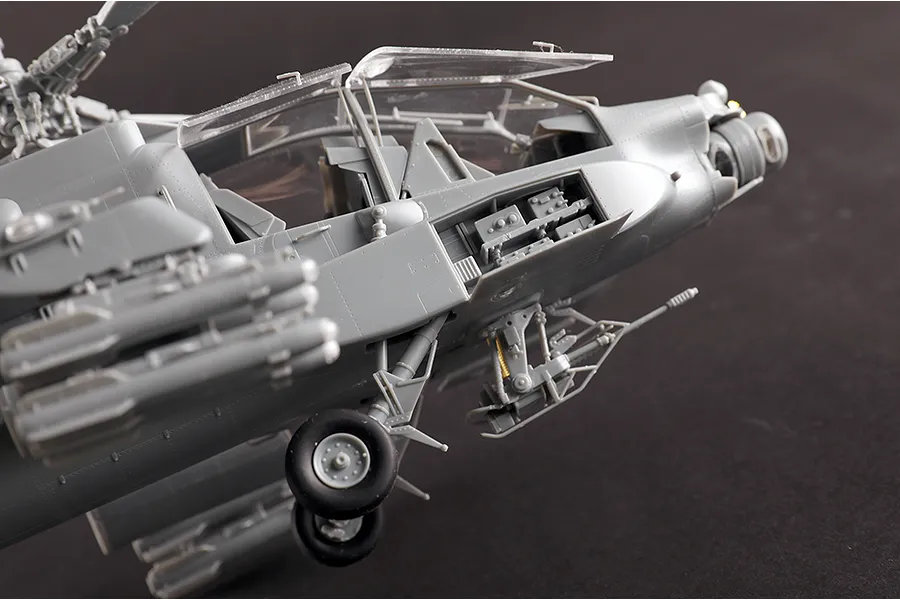 Trumpeter 1/35 Apache AH-64A (Late) Helicopter Scaled Plastic Model Kit image 108544
