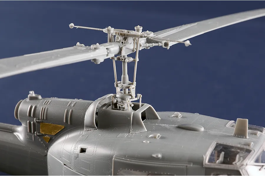 Trumpeter 1/35 Bell UH-1B Huey Iroquois Helicopter Scaled Plastic Model Kit image 108548