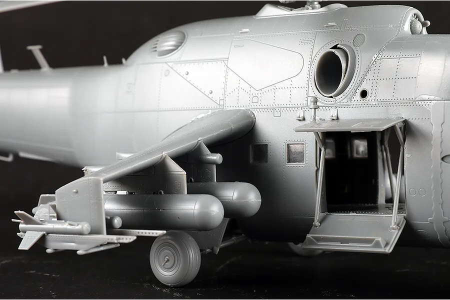 Trumpeter 1/48 Mi-24A Hind-B Gunship Helicopter Scaled Plastic Model Kit image 108567