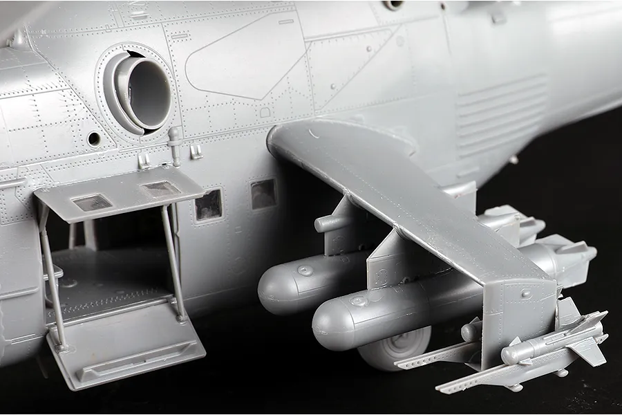 Trumpeter 1/48 Mi-24A Hind-B Gunship Helicopter Scaled Plastic Model Kit image 108569