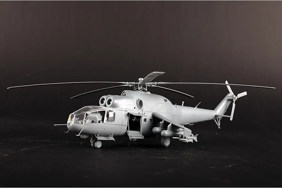 Trumpeter 1/48 Mi-24A Hind-B Gunship Helicopter Scaled Plastic Model Kit image 108570