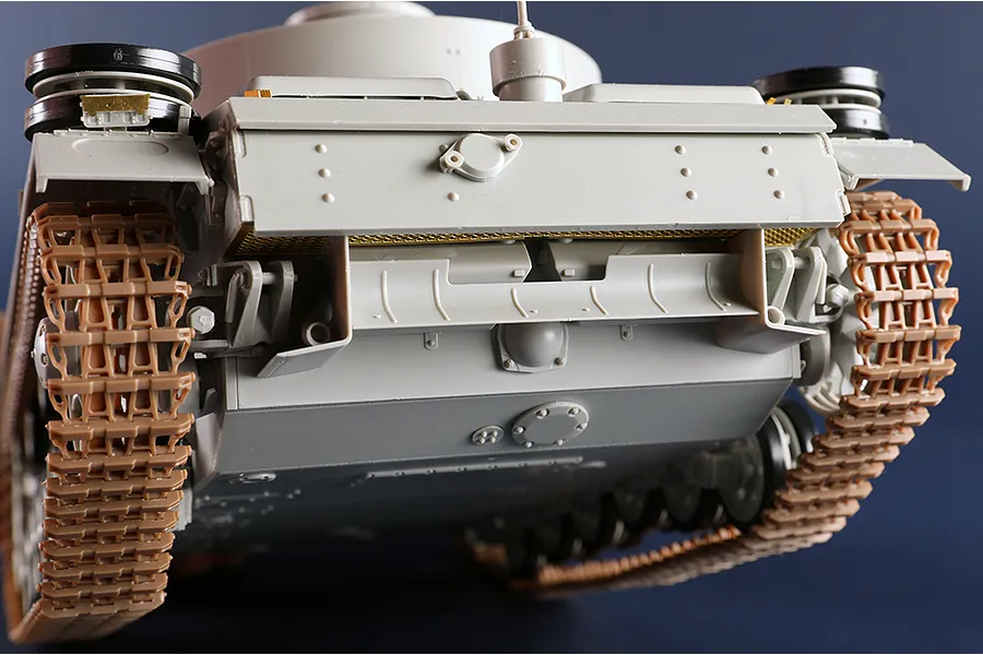Trumpeter 1/16 Pz.Kpfw.III Ausf.J Panzer Medium Tank Scaled Plastic Model Kit image 108597