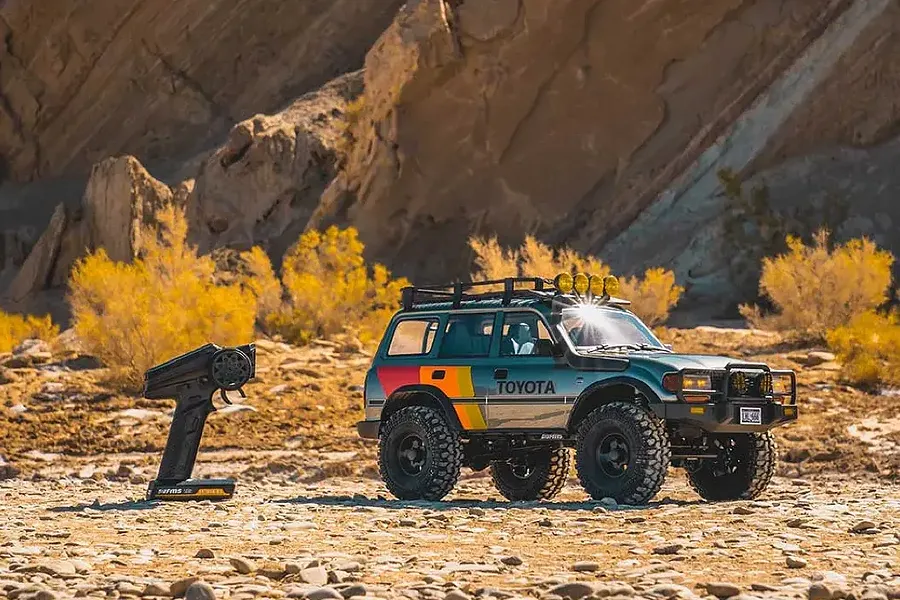 FMS FCX10 LC80 Toyota Land Cruiser RC Rock Crawler Electric 4WD 1/10 Scale RTR image 110652
