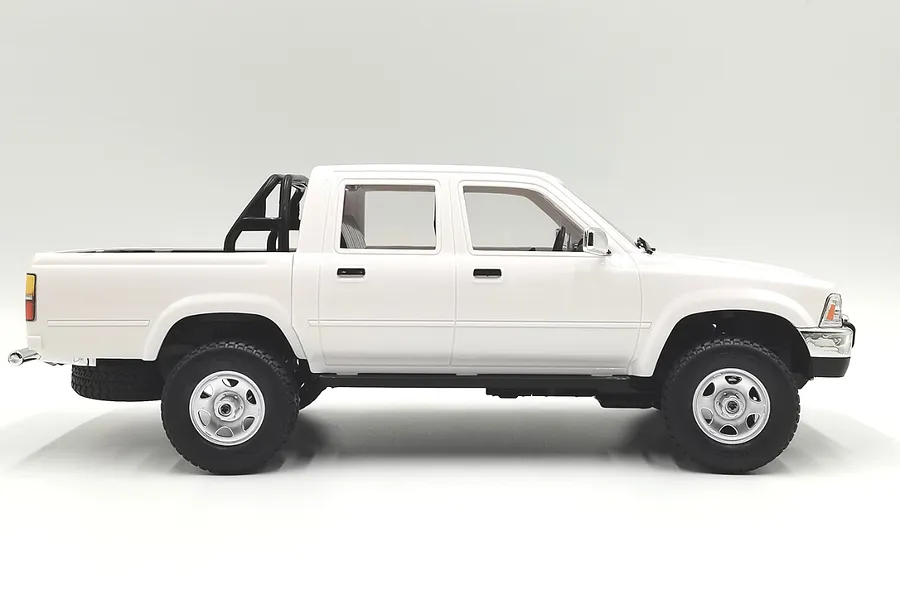 WPL D64 Hilux RC Rock Crawler Electric 4WD 1/16 Scale RTR - White image 113784