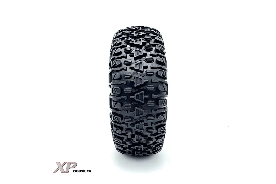 A single black Reefs RC 1.9 inch SP Sabre tyre with an aggressive tread pattern, shown from a front-facing perspective against a white background.