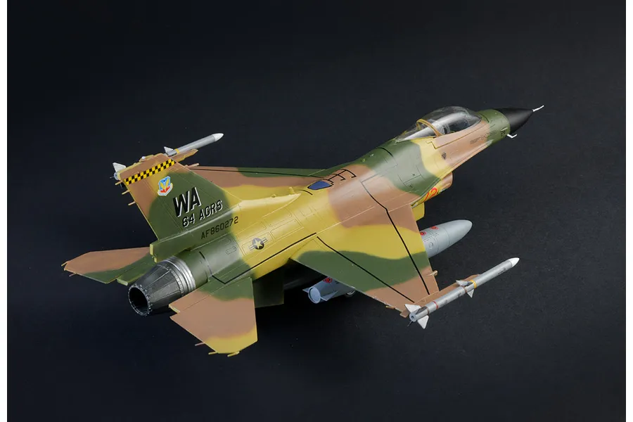 Italeri 1/48 F-16C Fighting Falcon Scaled Plastic Model Kit - War Thunder Edition image 123931
