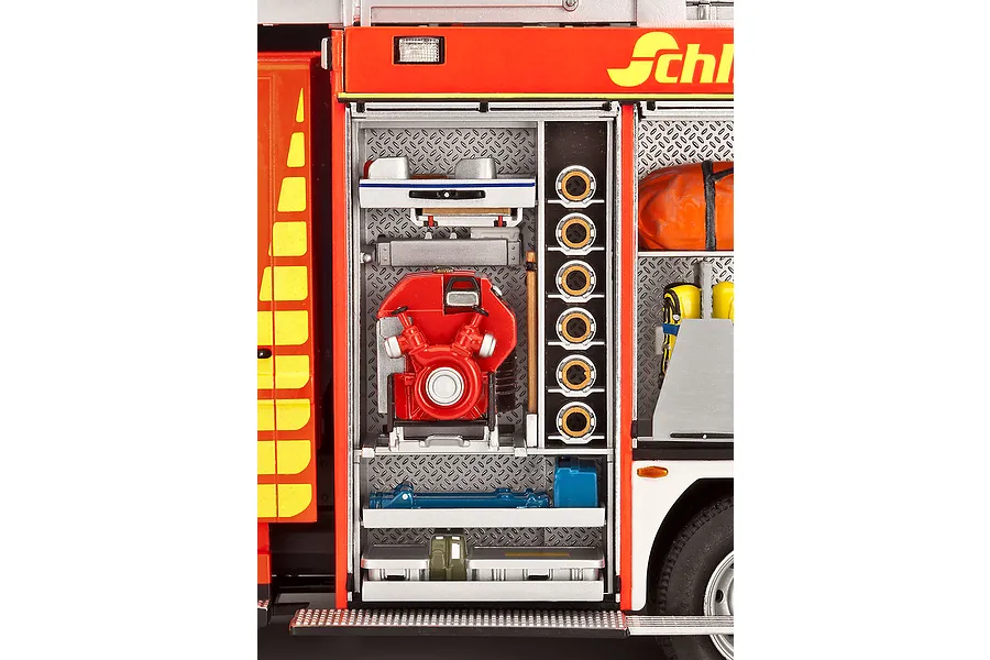 Revell 1/24 Schlingmann LF 20/16 Firetruck Scaled Plastic Model Set image 125400