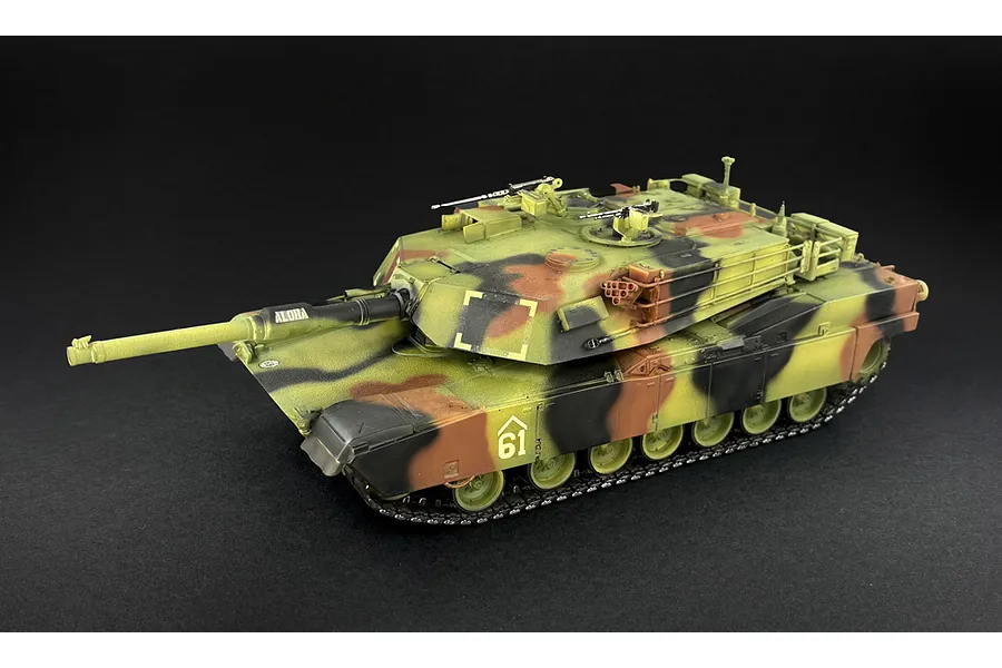 Italeri 1/35 M1A1 Abrams with Australian Decals Tank Scaled Plastic Model Kit - War Thunder image 126314