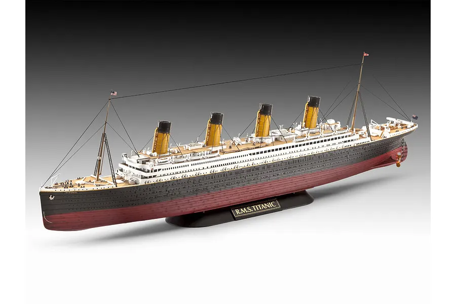 Revell 1/700 &amp;amp; 1/1200 R.M.S. Titanic Gift Set Scaled Plastic Model Kit image 3