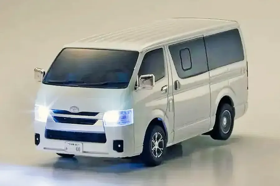 Kyosho First Mini-Z Toyota Hi-Ace Super GL RC Car Electric RTR - White image 129088