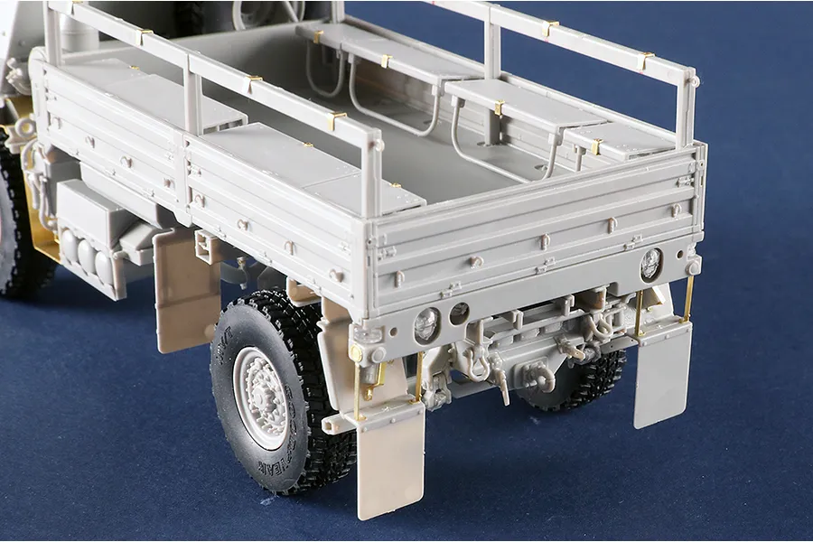 Trumpeter 1/35 M1078A1P2 Armoured Truck Scaled Plastic Model Kit image 129595