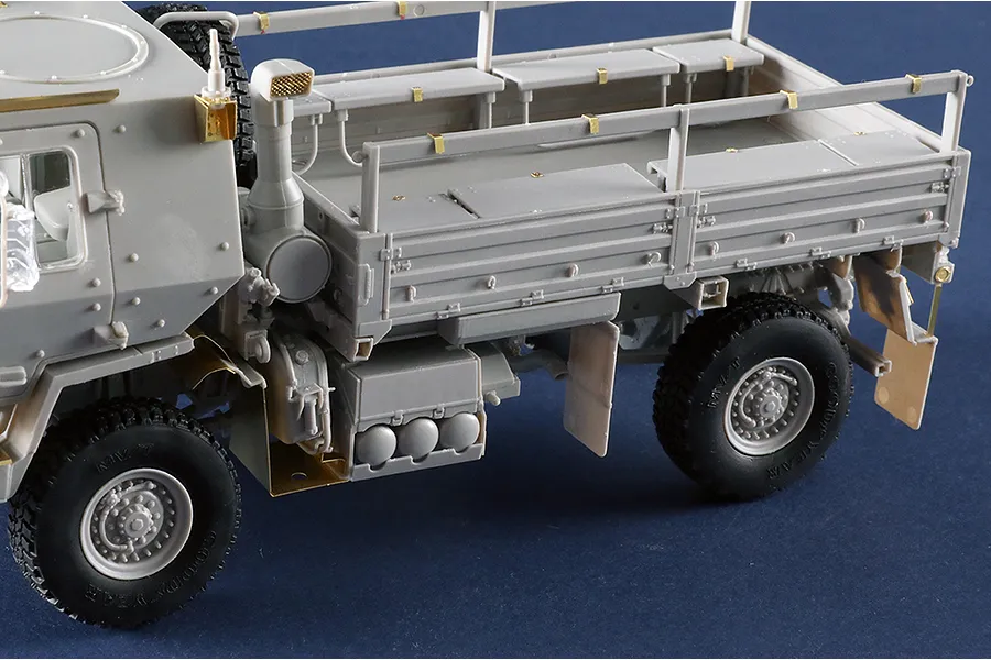 Trumpeter 1/35 M1078A1P2 Armoured Truck Scaled Plastic Model Kit image 129596