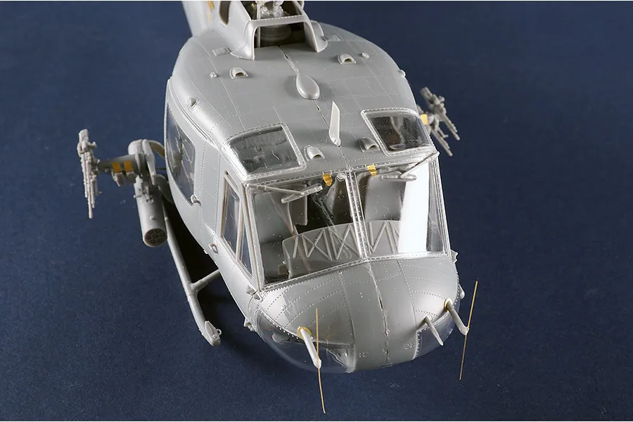 Trumpeter 1/35 UH-1B Huey - Gunship Helicopter Scaled Plastic Model Kit image 129610