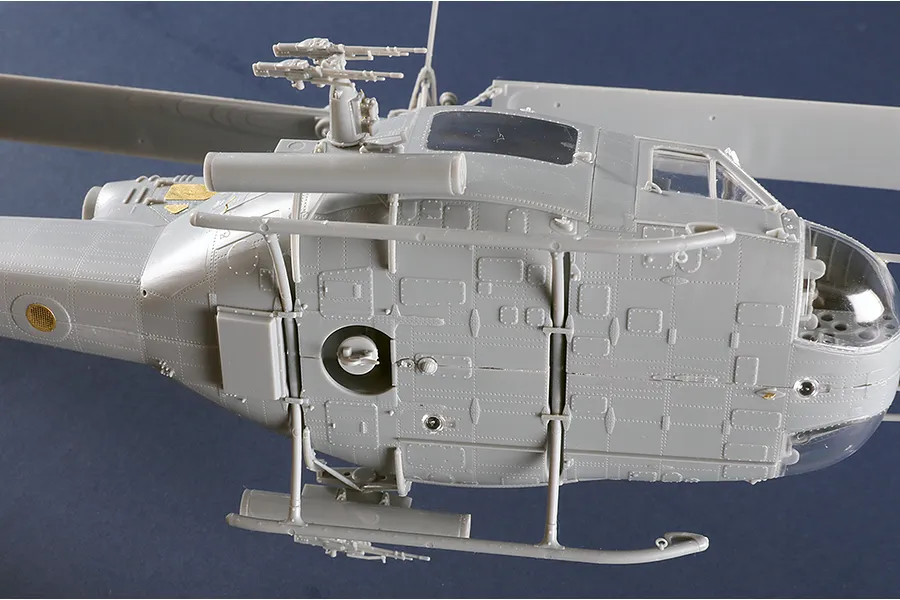 Trumpeter 1/35 UH-1B Huey - Gunship Helicopter Scaled Plastic Model Kit image 129614