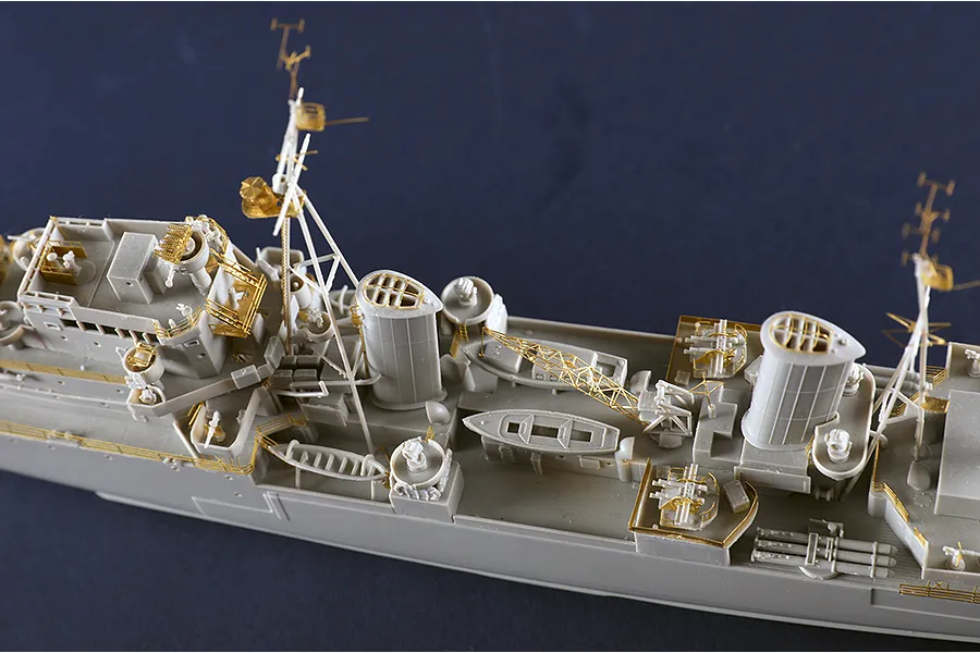 Trumpeter 1/350 HMS Scylla Dido-Class Light Cruiser Scaled Plastic Model Kit image 129625