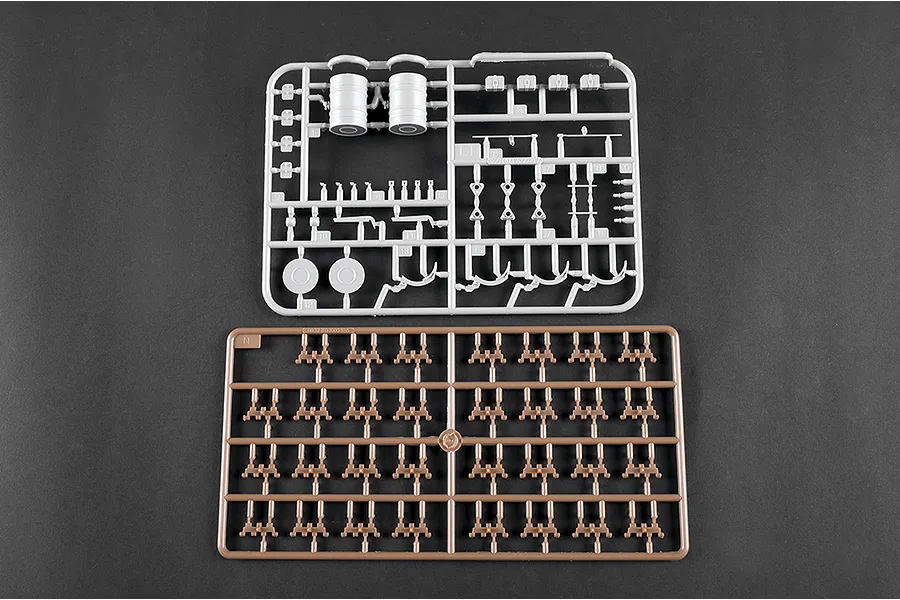 Trumpeter 1/35 T-72M MBT Tank Scaled Plastic Model Kit image 130152