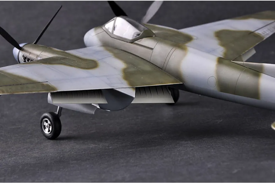 Trumpeter 1/48 De Havilland Hornet F.3 Fighter Scaled Plastic Model Kit image 133843