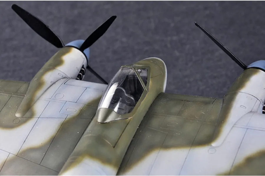 Trumpeter 1/48 De Havilland Hornet F.3 Fighter Scaled Plastic Model Kit image 133844
