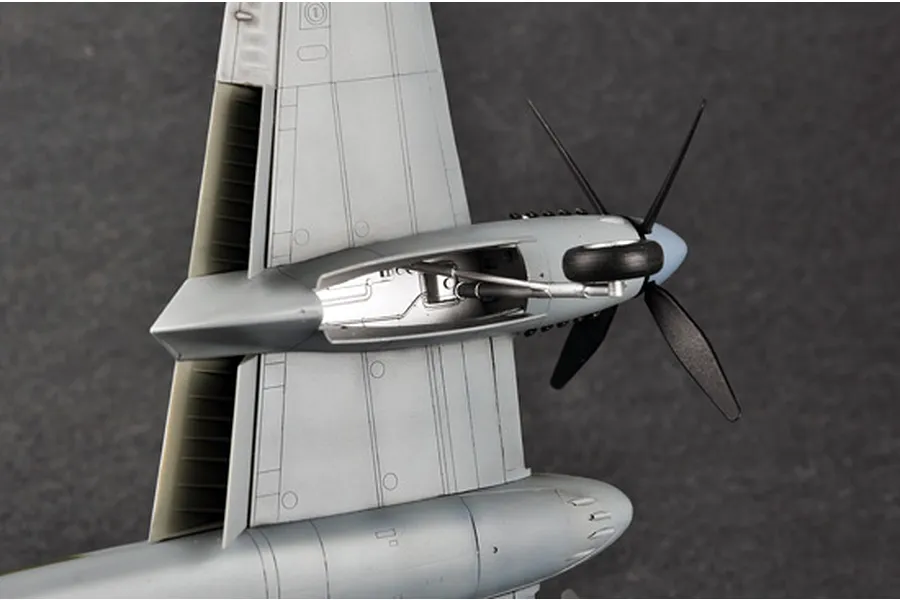 Trumpeter 1/48 De Havilland Hornet F.3 Fighter Scaled Plastic Model Kit image 133845