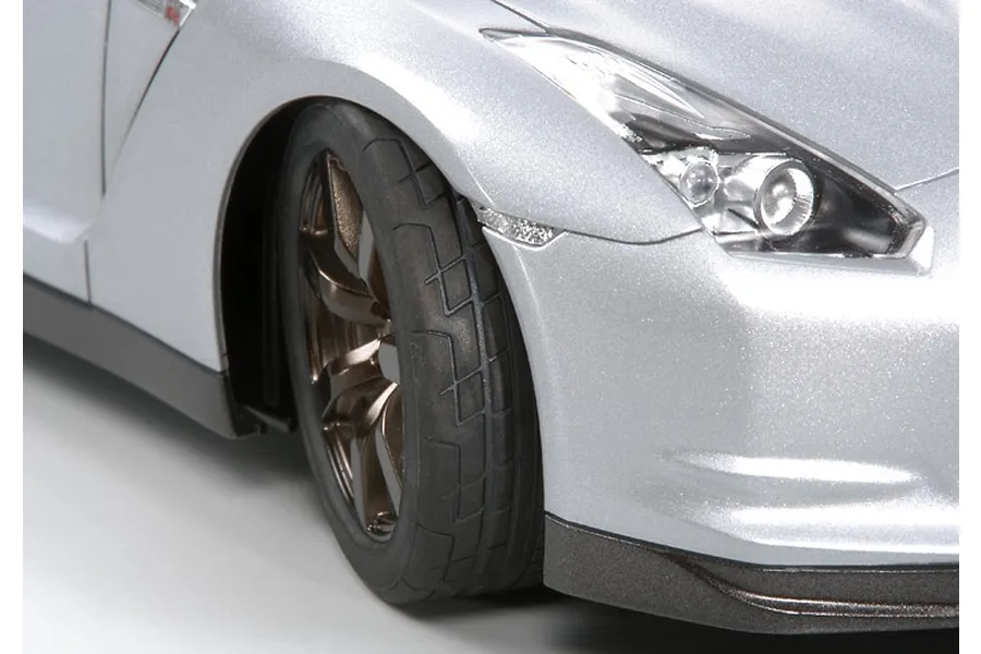Tamiya 1/24 Nissan R35 GT-R Scaled Plastic Model Kit image 134178