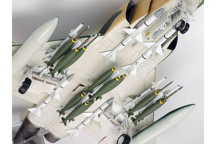 Tamiya 1/32 McDonnell Douglas F-4C/D Phantom II Jet Scaled Plastic Model Kit image 134232